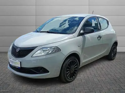 Usado Lancia Ypsilon Silver 69 HP (50 kW) 2020 Other Citadino
