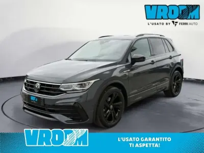 Usata VW Tiguan R-line 150 CV (110 kW) 2024 Grigio scuro SUV