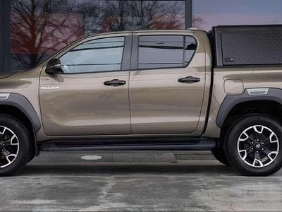 Usata Toyota HiLux 204 CV (150 kW) 2023 Bronzo Pick-up