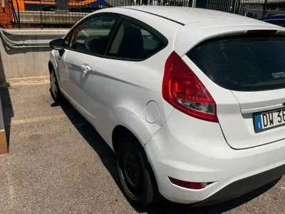 Usata Ford Fiesta 82 CV (60 kW) 2009 Bianco Berlina