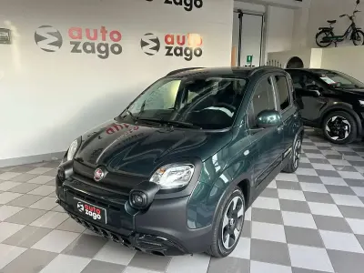 Usata Fiat Panda Cross Cross 69 CV (50 kW) 2025 Verde foresta Utilitaria