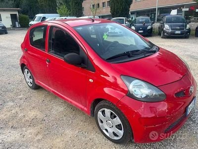 Usata Toyota Aygo 68 CV (50 kW) 2008 Rosso Utilitaria