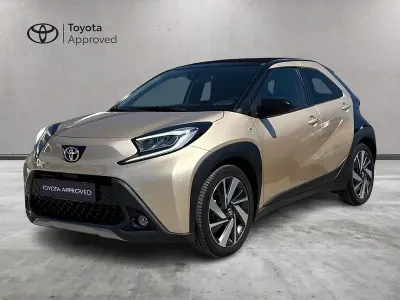 Usata Toyota Aygo X Lounge 72 CV (52 kW) 2022 Beige SUV