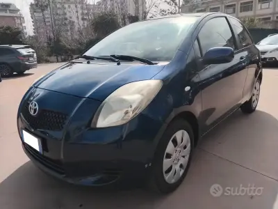 Begagnad Toyota Yaris 69 HK (50 kW) 2010 Blå Halvkombi