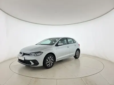 Usata VW Polo Life 95 CV (69 kW) 2024 Reflex silver metallizzato Utilitaria