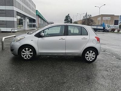 Usata Toyota Yaris 100 CV (73 kW) 2010 Grigio Berlina