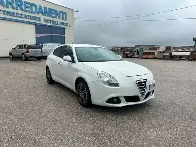 Begagnad Alfa Romeo Giulietta Exclusive 105 HK (77 kW) 2013 Vit Halvkombi