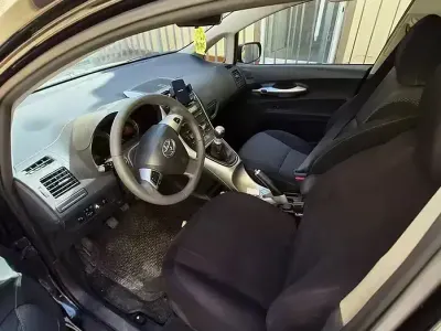 Usata Toyota Auris 126 CV (92 kW) 2010 Nero Utilitaria