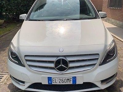 Gebraucht Mercedes B180 Premium 122 PS (89 kW) 2012 Weiß Van / Kleinbus