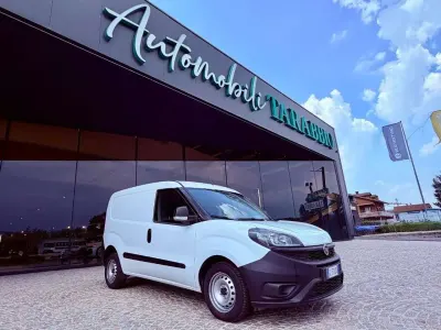 Usata Fiat Doblò 90 CV (66 kW) 2022 Bianco Monovolume