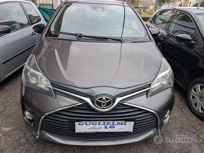 Begagnad Toyota Yaris Active 69 HK (50 kW) 2017 Grå Sedan