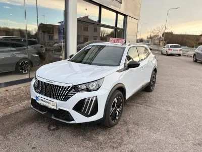 Usata Peugeot 2008 Allure 102 CV (75 kW) 2025 Bianco SUV