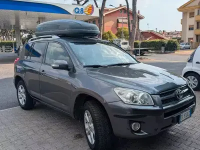 Usata Toyota RAV4 150 CV (110 kW) 2009 Bluazzurro SUV