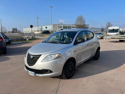 Usata Lancia Ypsilon Silver 69 CV (50 kW) 2014 Grigio Utilitaria