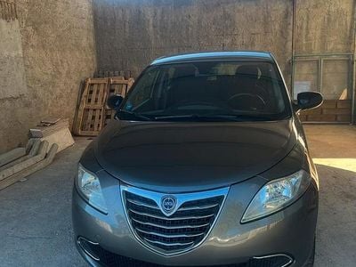 Usata Lancia Ypsilon Gold 95 CV (69 kW) 2015 Grigio Utilitaria