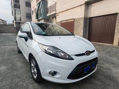 Usata Ford Fiesta Business Edition 70 CV (51 kW) 2012 Bianco Utilitaria