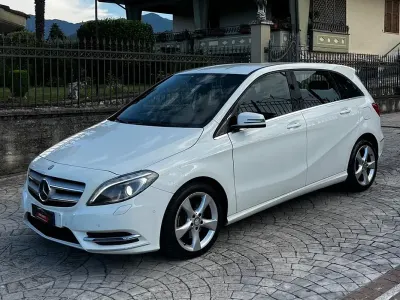 Usata Mercedes B180 Premium 109 CV (80 kW) 2012 Bianco Utilitaria