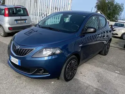 Usado Lancia Ypsilon Gold 69 HP (50 kW) 2021 Azul Citadino
