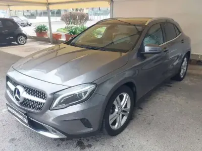Usata Mercedes GLA180 Business 109 CV (80 kW) 2016 Grigio SUV
