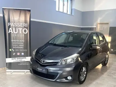 Occasion Toyota Yaris 90 ch (66 kW) 2014 Gris Citadine