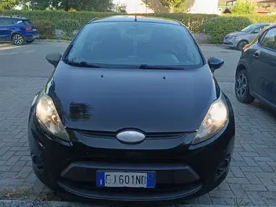Usata Ford Fiesta 82 CV (60 kW) 2011 Nero Berlina