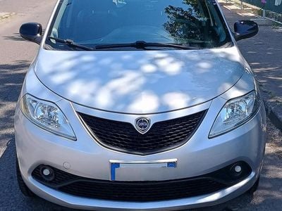 Usata Lancia Ypsilon 69 CV (50 kW) 2020 Grigio Utilitaria