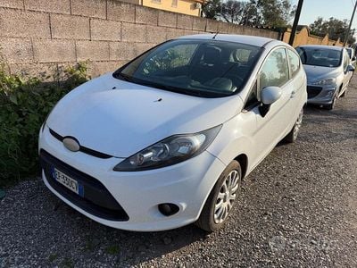 Usata Ford Fiesta 96 CV (70 kW) 2010 Bianco Utilitaria