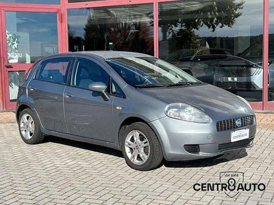 Usata Fiat Grande Punto Dynamic 65 CV (47 kW) 2006 Grigio alluminio Utilitaria