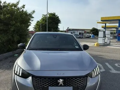 Usata Peugeot 208 GT-line 102 CV (75 kW) 2020 Utilitaria