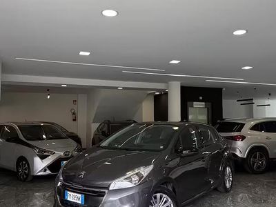 Usata Peugeot 208 Allure 82 CV (60 kW) 2018 Grigio Utilitaria