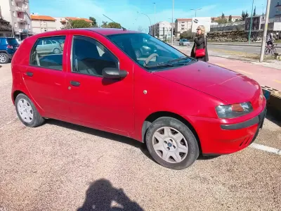 Usata Fiat Punto 60 CV (44 kW) 2002 Rosso Utilitaria