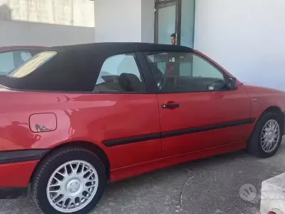Usata VW Golf Cabriolet 101 CV (74 kW) 1998 Rosso Cabrio