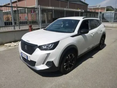 Usata Peugeot 2008 Allure 131 CV (96 kW) 2023 Bianco perla SUV