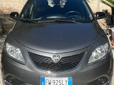 Usata Lancia Ypsilon 69 CV (50 kW) 2019 Grigio Utilitaria