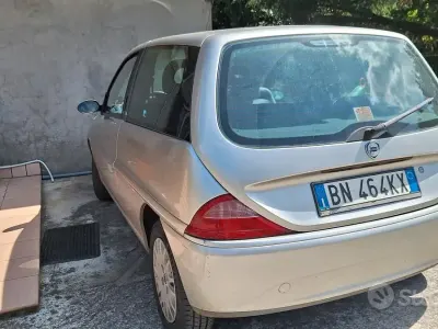 Usata Lancia Ypsilon 60 CV (44 kW) 2001 Grigio Utilitaria