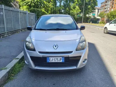 Usata Renault Clio II 75 CV (55 kW) 2011 Berlina