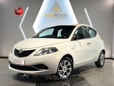 Usata Lancia Ypsilon Platinum 69 CV (50 kW) 2016 Bianco Utilitaria