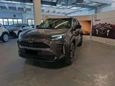 Usata Toyota Yaris Cross Trend 92 CV (67 kW) 2025 Grigio SUV