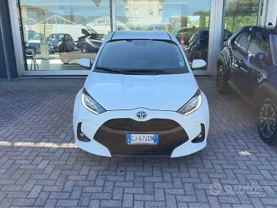 Usata Toyota Yaris Hybrid Trend 116 CV (85 kW) 2022 Bianco Berlina