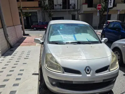 Usata Renault Clio II LE 85 CV (62 kW) 2007 Grigio Berlina