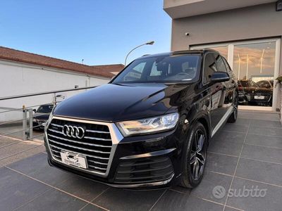 usata Audi Q7 3.0 tdi s-line plus 7 posti con gancio