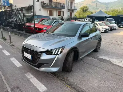 Usata Peugeot 208 GT 101 CV (74 kW) 2021 Grigio Utilitaria