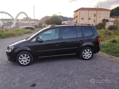 Begagnad VW Touran 105 HK (77 kW) 2012 Svart Minibuss