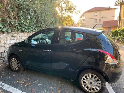 Usata Lancia Ypsilon 69 CV (50 kW) 2016 Nero Utilitaria
