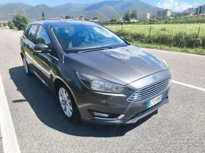 Usata Ford Focus 105 CV (77 kW) 2015 Grigio Station wagon