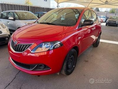 Usata Lancia Ypsilon Silver 69 CV (50 kW) 2022 Rosso Utilitaria
