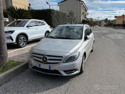 Usata Mercedes B200 Premium 156 CV (114 kW) 2014 Grigio Monovolume