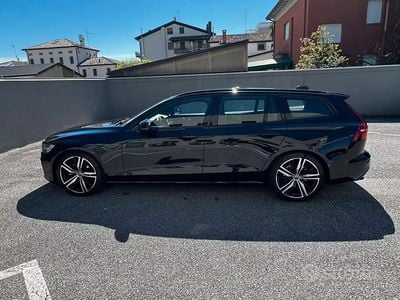 Käytetty Volvo V60 R-Design 190 HP (139 kW) 2019 Musta Farmari