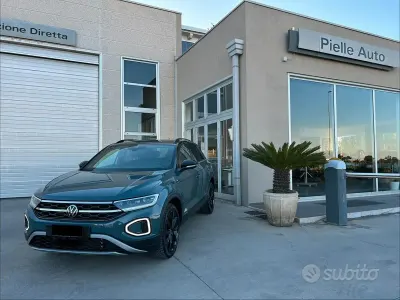 Usata VW T-Roc Style 150 CV (110 kW) 2023 Blu SUV