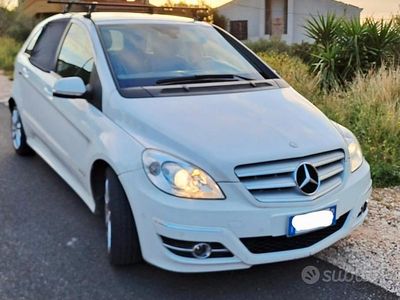 Usata Mercedes B180 Premium 2011 Bianco Monovolume